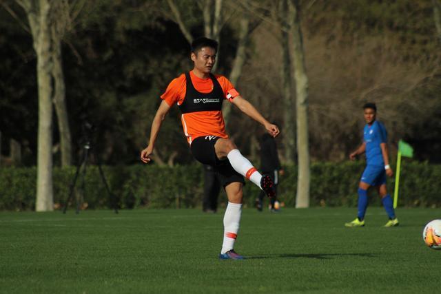 中国队选手范俊杰摘得第六届亚沙会首金